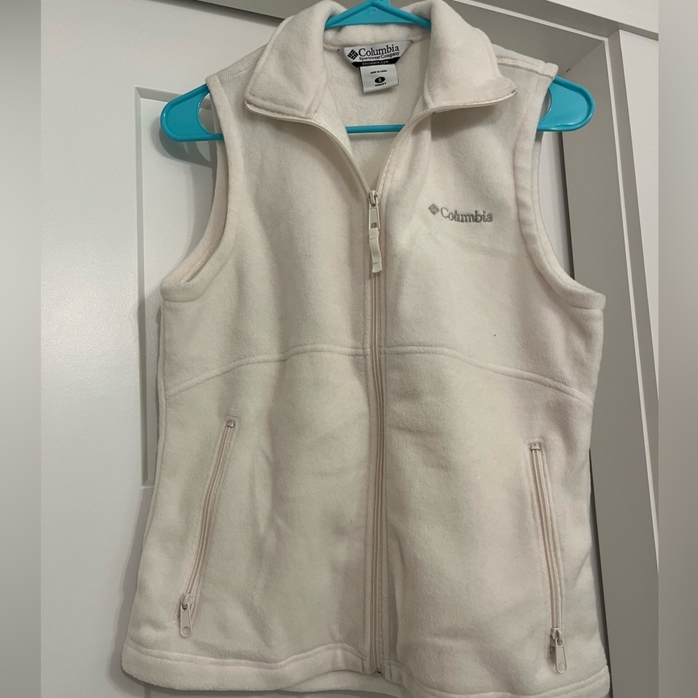 Women’s Columbia fleece off-white vest